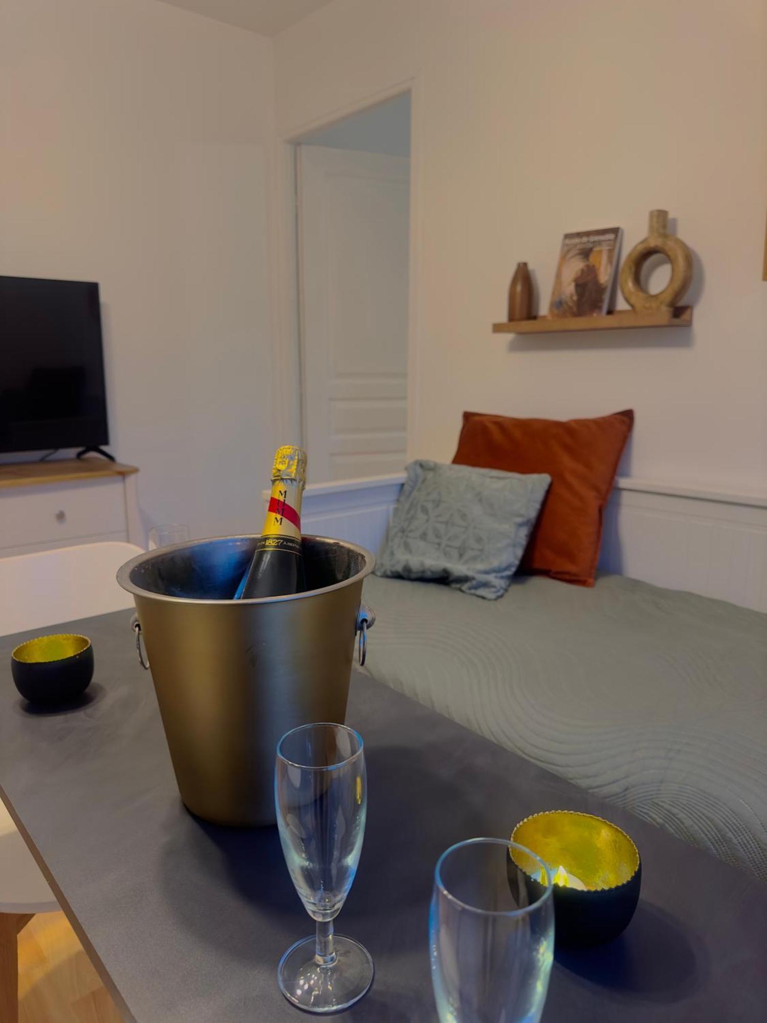 Appartement Chloe Du Lac Montferrat  المظهر الخارجي الصورة