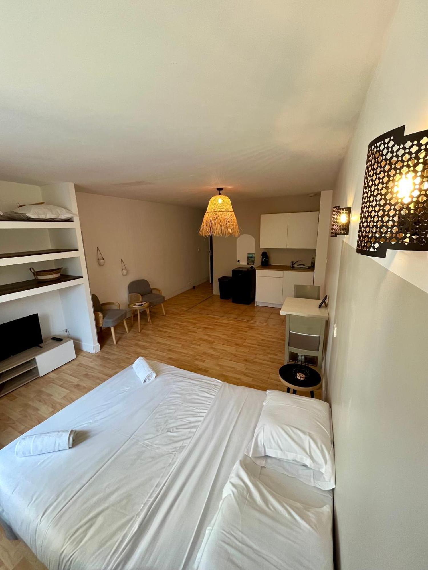 Appartement Chloe Du Lac Montferrat  المظهر الخارجي الصورة